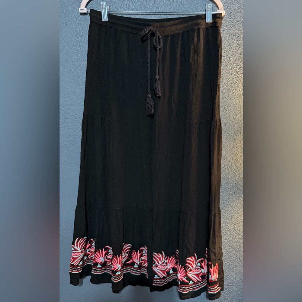 Cute Options Black Tiered Plazo Embroidered Cropped Pants